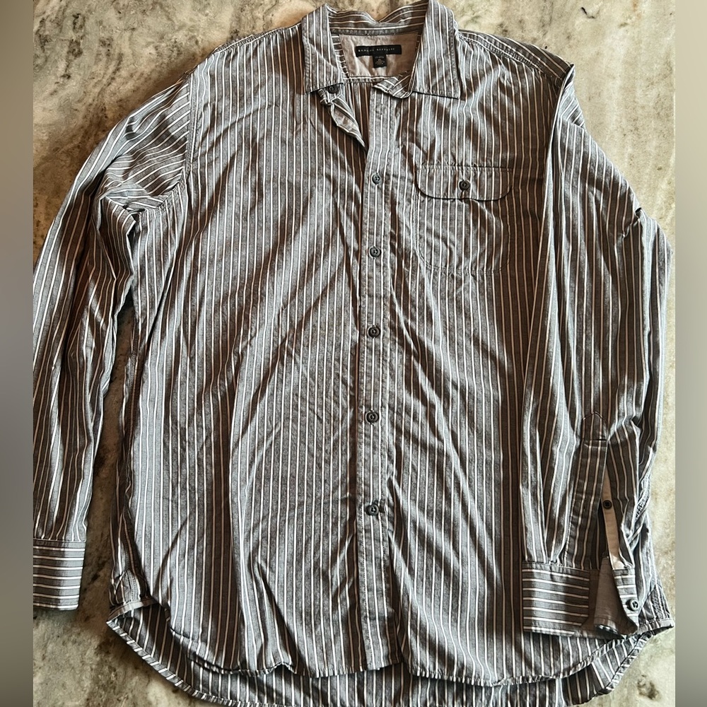 Men’s Banana Republic size XL long sleeve button up shirt